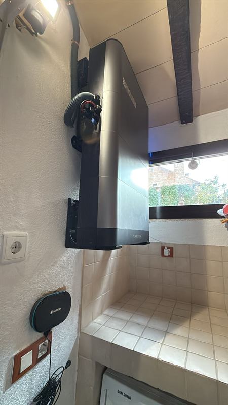 Equipo de acumulación en zona de servicio
