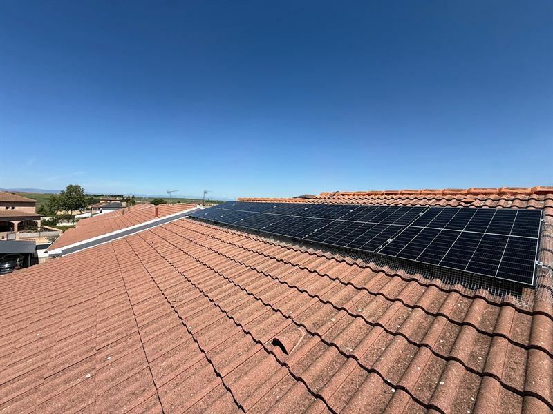 Instalación solar en cubierta inclinada de teja